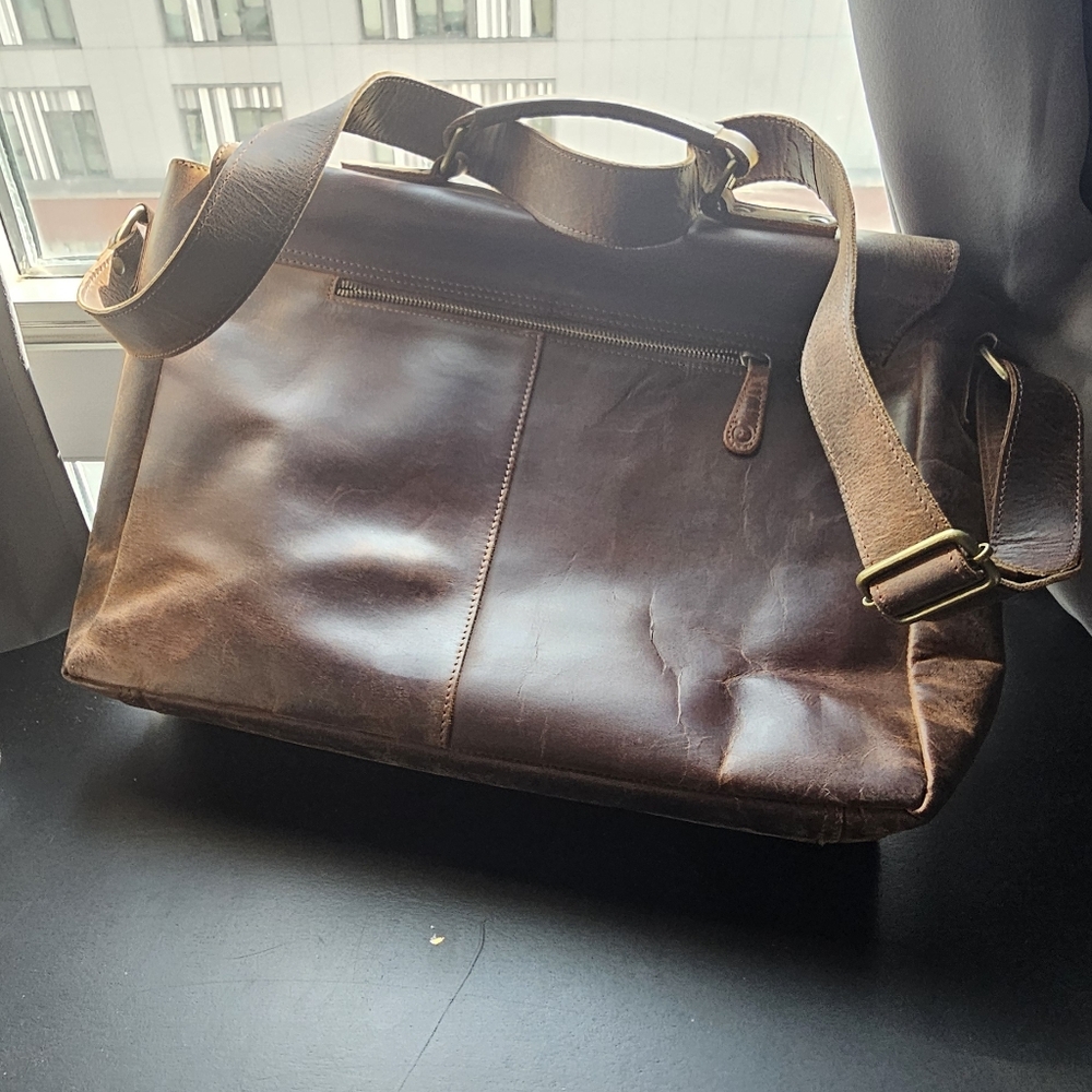 Classic Brown Leather Messenger Bag - Picture 4 of 8